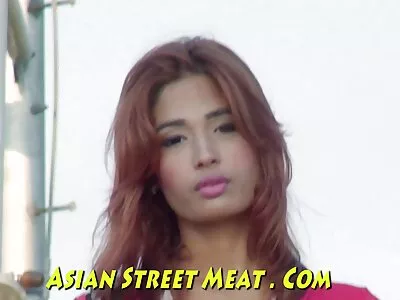 ایک کامل جسم کے ساتھ Busty سنہرے بالوں والی slut fucked ہو جاتا ہے