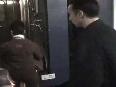 Brunette ایک گندی slut کی طرح اس کے بوائے فرینڈ fucks