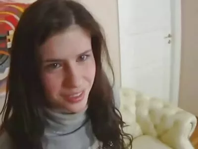مشت زنی سنہرے بالوں والی باتھ روم میں گڑبڑ ہو رہی ہے
